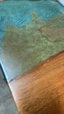 Supra-reciclaje Mesa de comedor con rio de resina