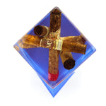 Cubo de resina con puros encapsulados