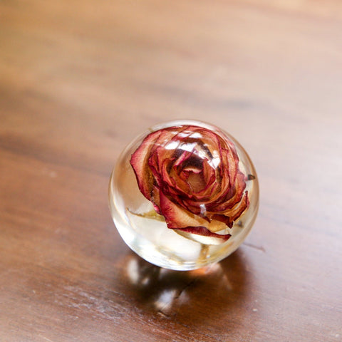 Encapsulado Rosa en resina
