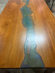 Supra-reciclaje Mesa de comedor con rio de resina